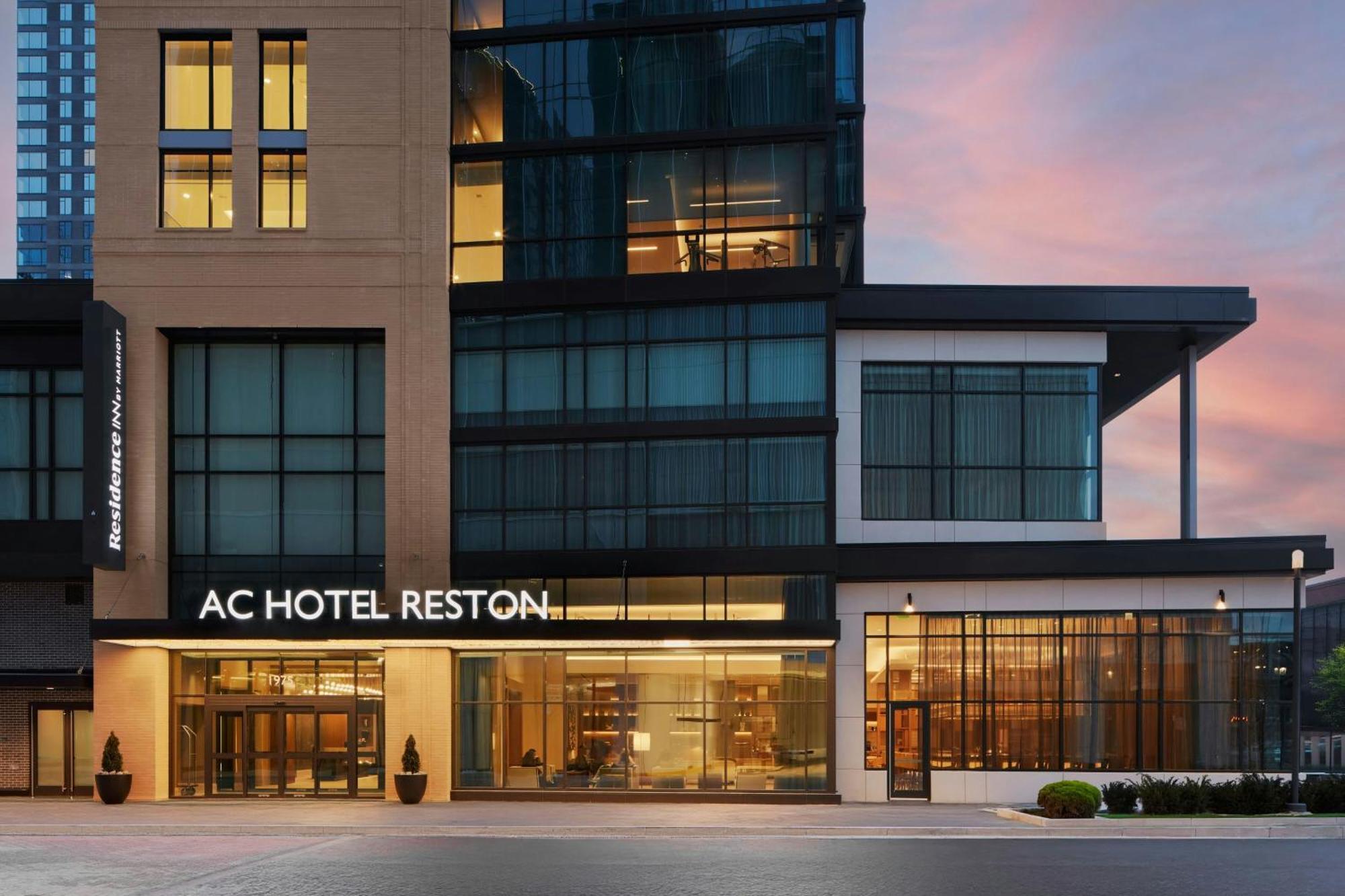 Ac Hotel By Marriott Reston Exteriör bild